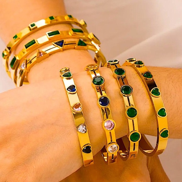 Gold Plated Emerald Heart Zircon Bangle Bracelet - Picture 3 of 4